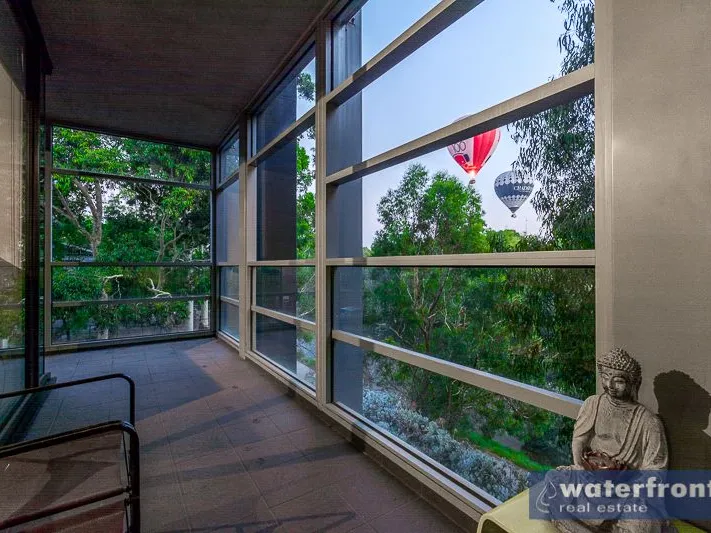 TREE TOP & YARRA RIVER FACING 2 BEDROOM!