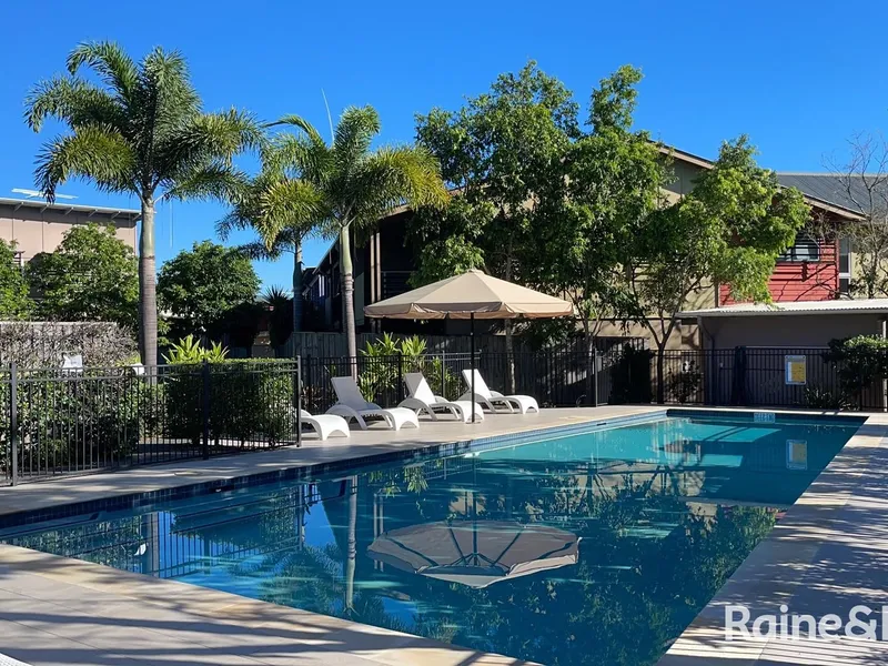 Super modern studio apartment 6 kms from City - With a secured garage as the bonus!