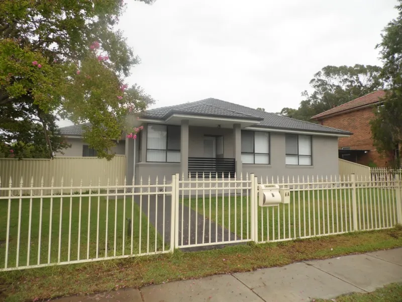 SPACIOUS LIVING, SHORT WALK TO VILLAWOOD SHOPS AND MORE...