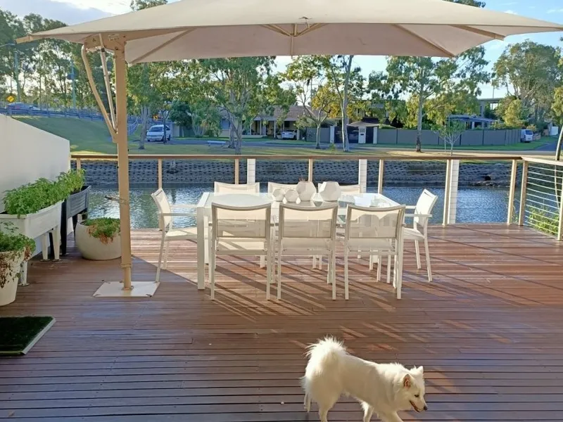 MODERN WATERFRONT ENTERTAINER WITH LARGE DECK  ON WATERFRONT