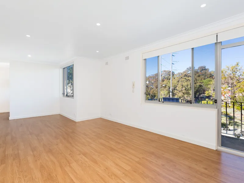 Top Floor Apartment in Prime Locale