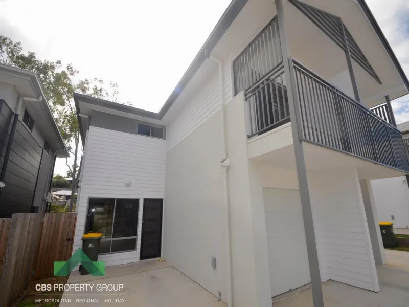 Large Townhouse in Gated Community with Pool