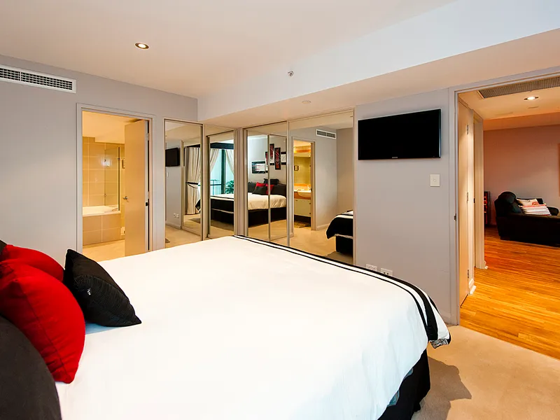 Ready to move in, fully furnished and in the heart of it all!