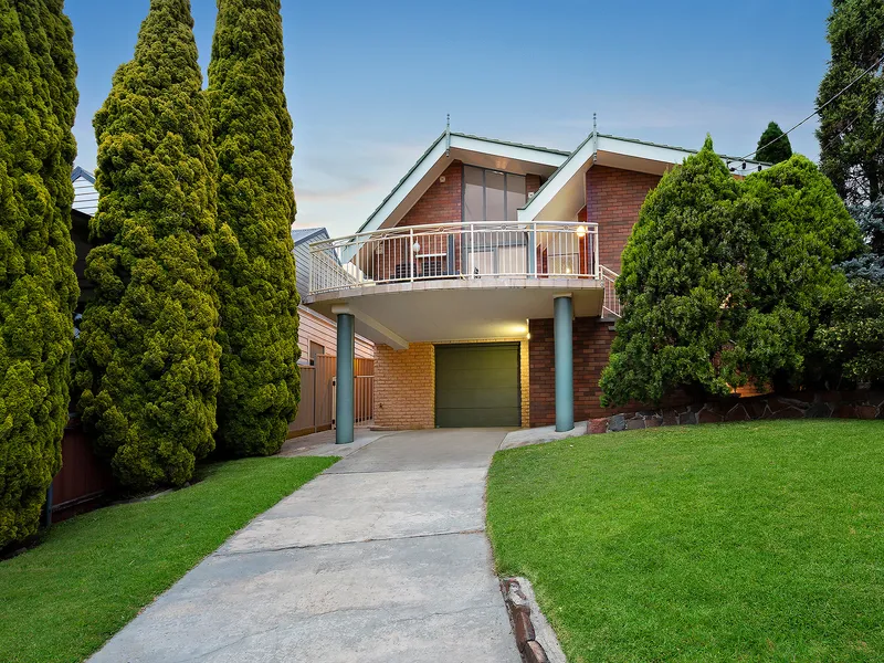 Spacious, Bright and Breezy, 550m to Charlestown CBD