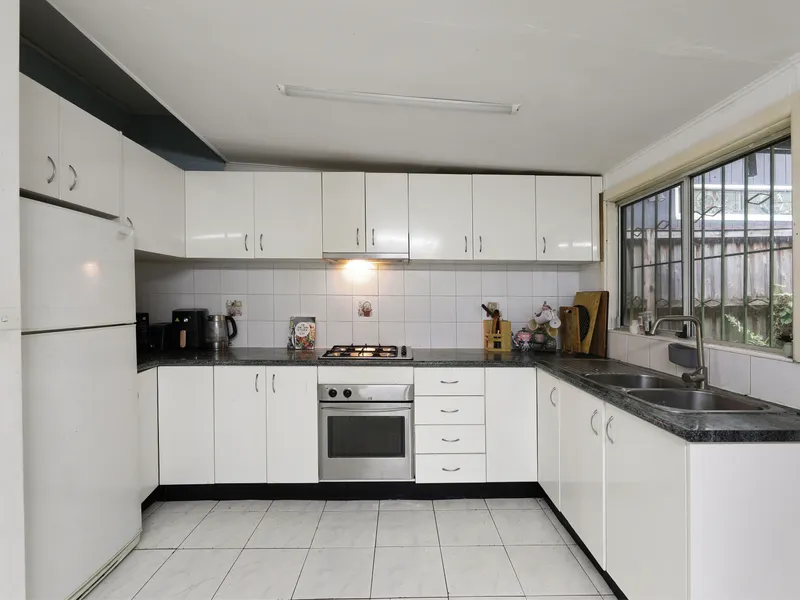 HIDDEN GEM BEHIND MAJOR TRADING STREET IN MARRICKVILLE – LOCATION PLUS