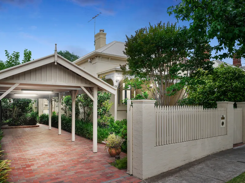 A Glistening Victorian in Garden Beauty