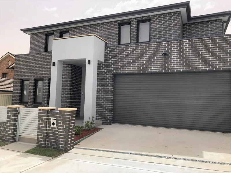 NEAR NEW 4 BEDROOM - 2 STOREY RESIDENCE