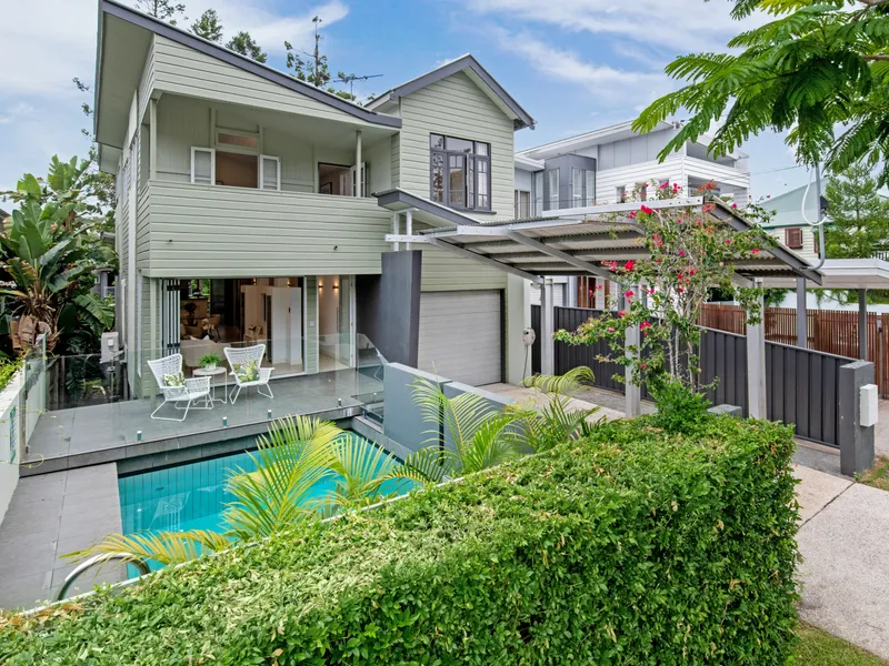 Beautifully-renovated 1930s Queenslander with swimming pool