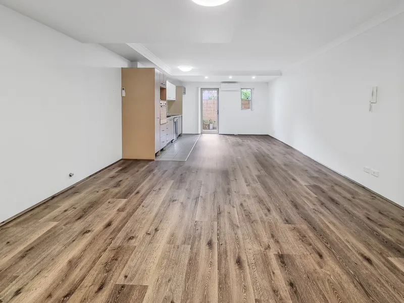 RENOVATED 3 BEDROOM DOUBLE STOREY APARTMENT WITH NEW FLOORING THROUGH-OUT