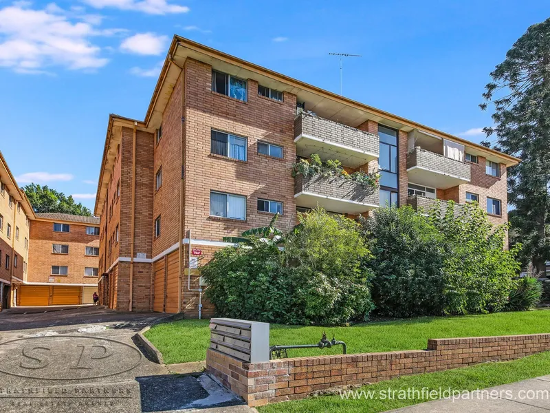 Bargain Top Floor Apartment !