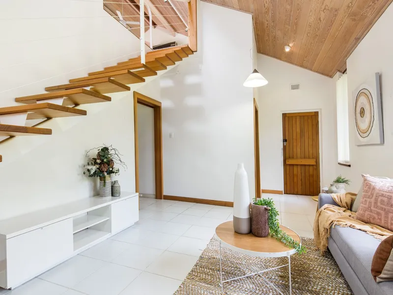 Architecturally designed family home with self contained rumpas