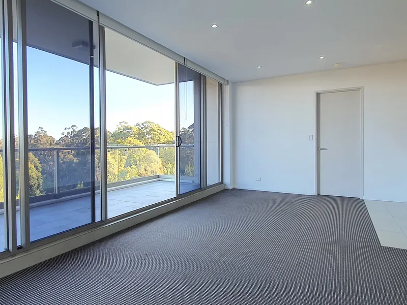 Spacious apartment with open leafy outlook