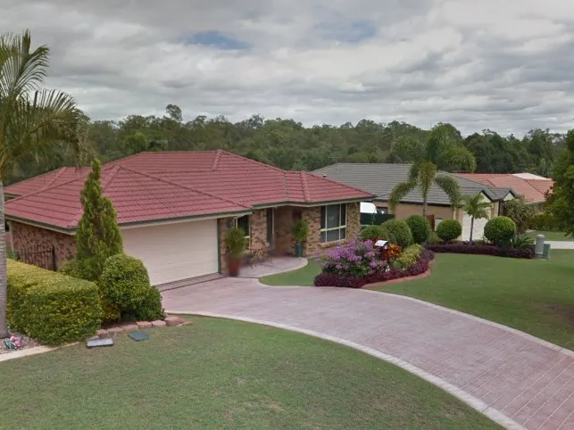 UNDER CONTRACT WITH THE JESS NGUYEN TEAM