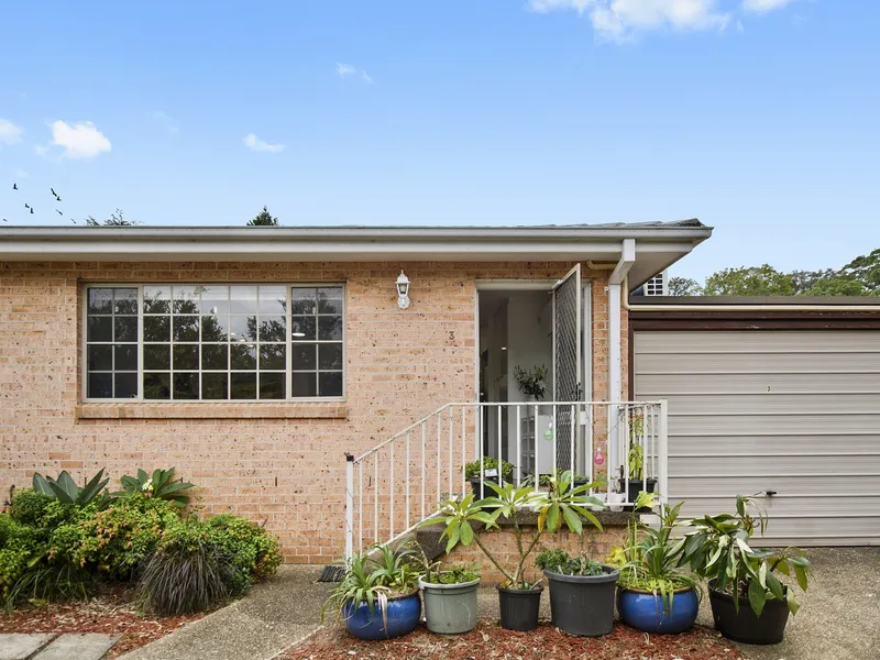 Single level villa in convenient locale