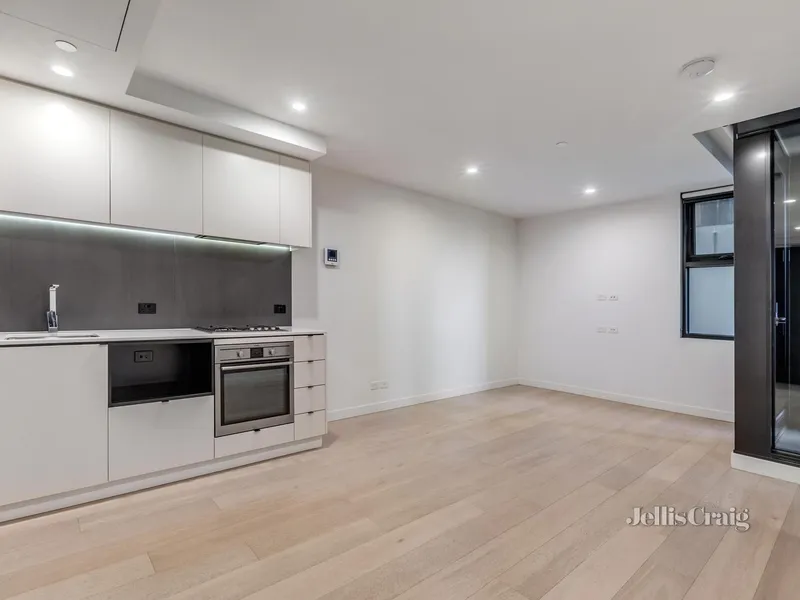 Be the centre of attention in Chic South Yarra