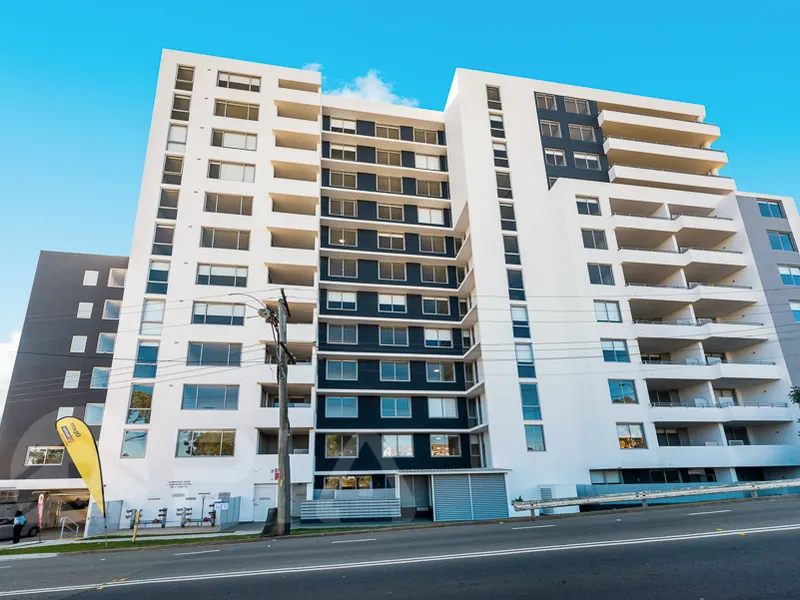 Modern 3 bedroom apartment close to amenities for lease