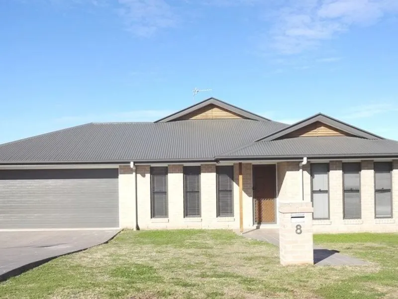 Fantastic (4) bedroom home! Backing onto extensive parkland – elevated rural outlook.