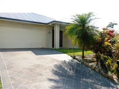 LARGE FAMILY HOME... PERFECT FOR ENTERTAINING!