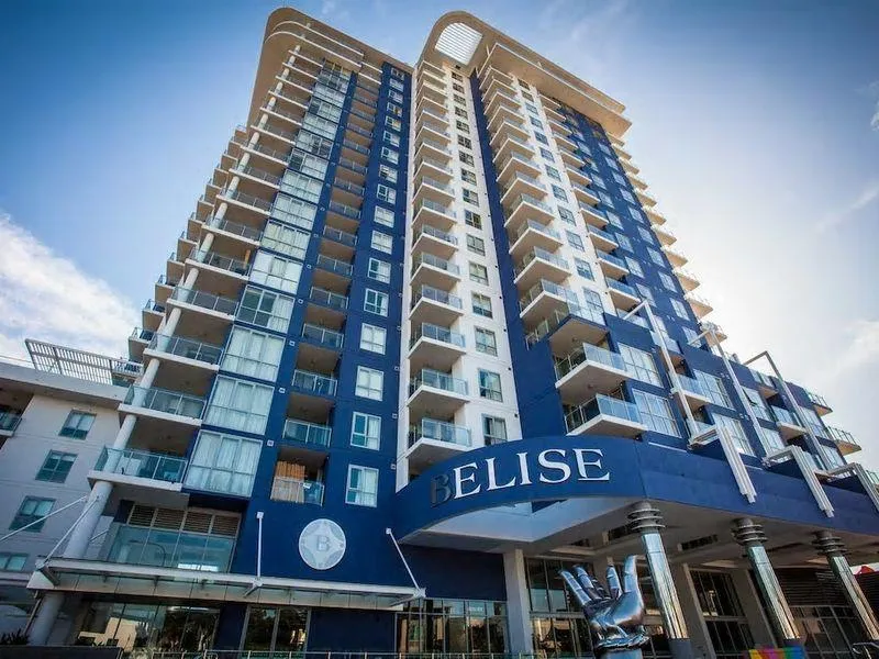 1 bedroom plus study Apartment in super convenient location