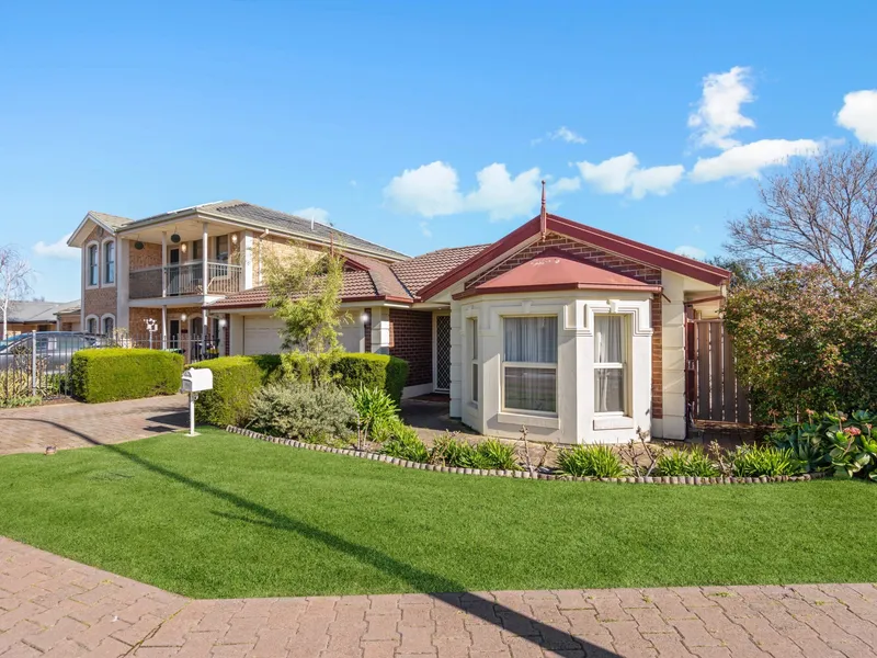 ELEGANT AND EXPANSIVE EX-DISPLAY IN THE HEART OF SHEIDOW PARK!