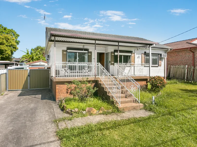 READY FOR LIVING, HIGH-SIDE LOCATION