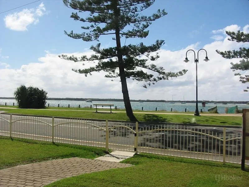 BROADWATER LIFESTYLE - WITH WATER VIEWS