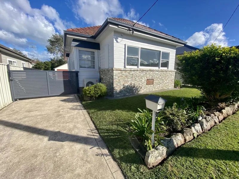 Brand new renovations and steps to Blackbutt Village and Blackbutt Reserve!