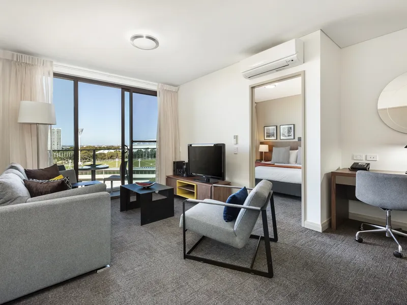 SUNNY MODERN FULLY SELF CONTAINED FURNISHED 1 BEDROOM UNIT!