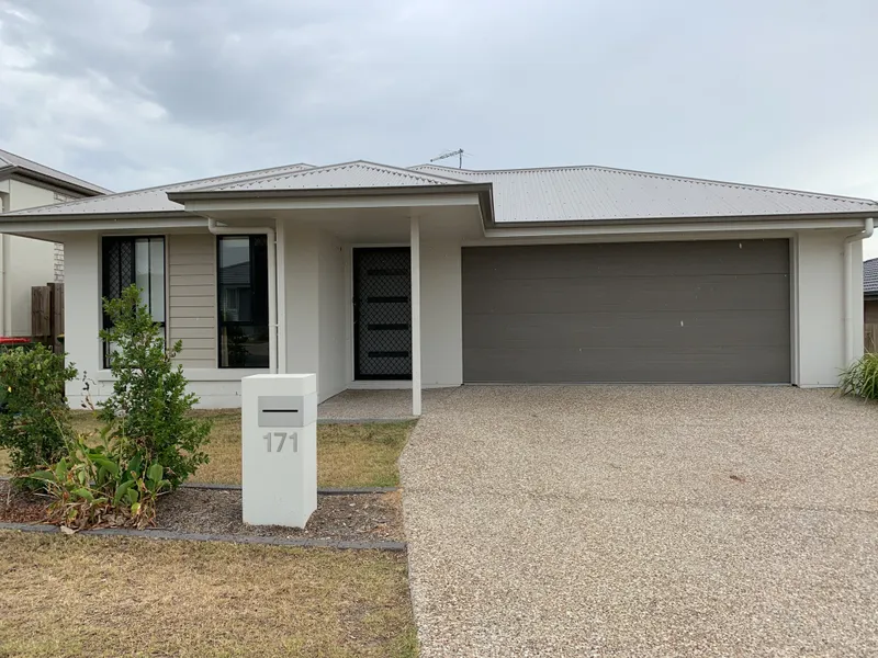 LARGE 4 BEDROOM HOME IN THE HEART OF YARRABILBA