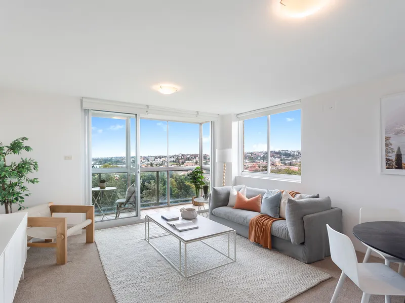 Sublime apartment with coastal panorama to the city