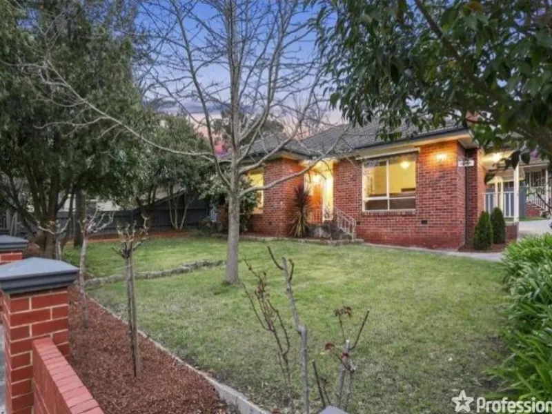 FANTASTICALLY POSITIONED & CHARASMATIC HOME