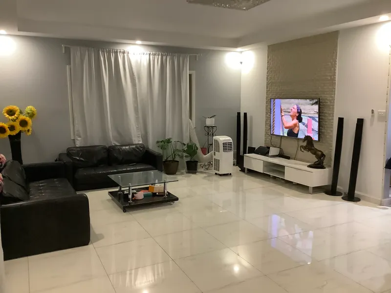 $750 weekly include electricity