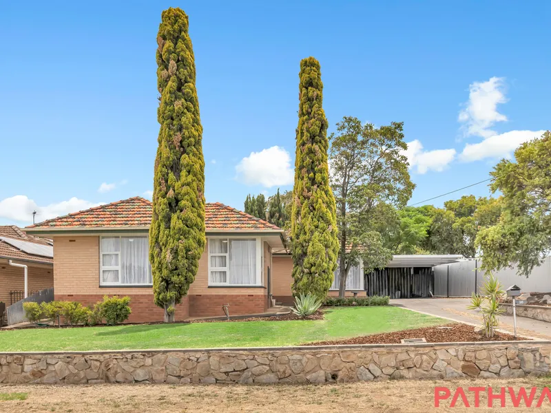 Stylish and Updated Family Home!!