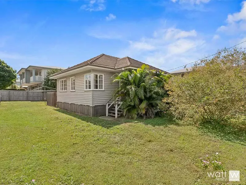 Fully fenced and fab location PLUS freshly painted inside!