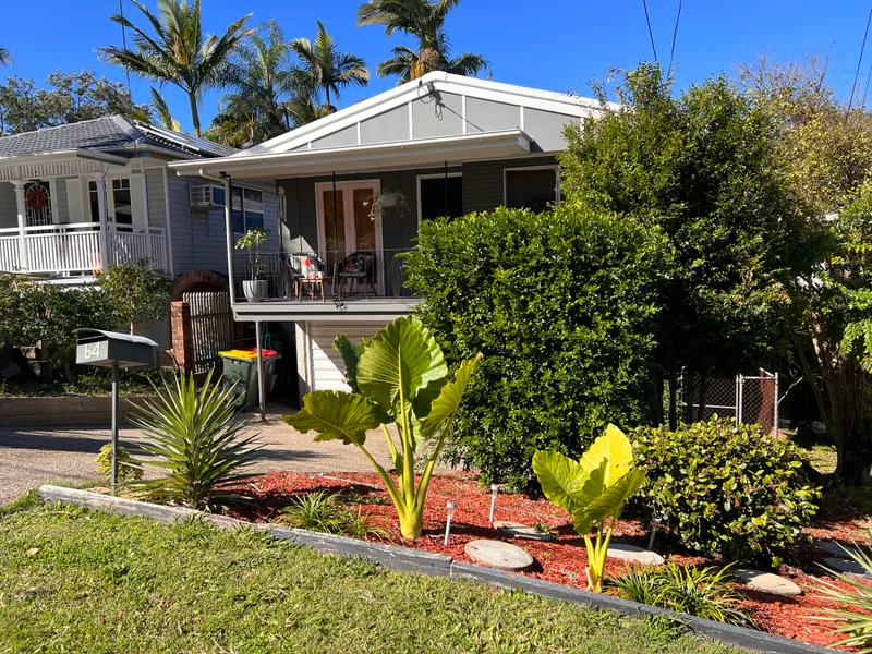 QUAINT HOLLAND PARK COTTAGE