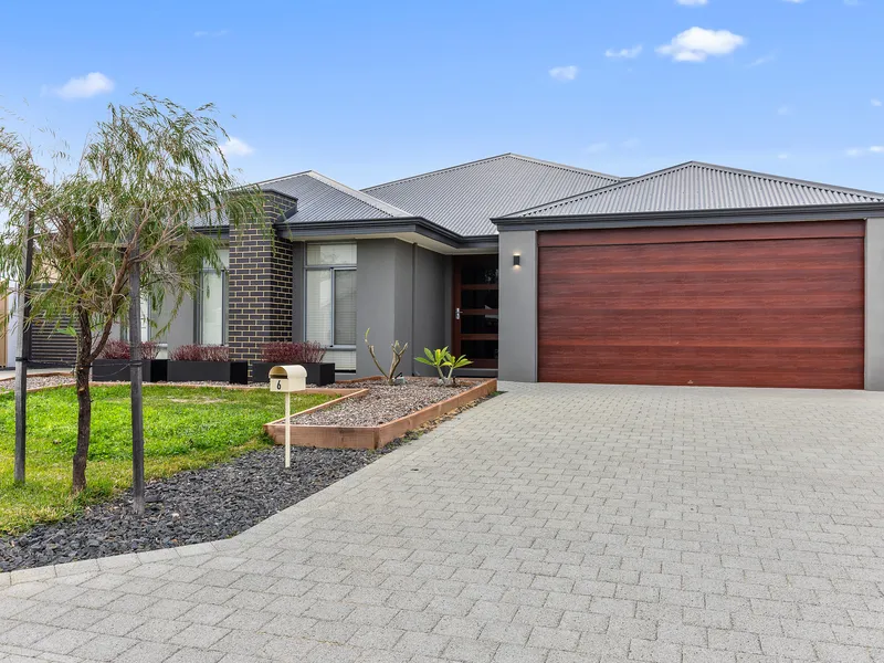 STUNNING RENTAL YOU DON'T WANT TO MISS OUT ON!