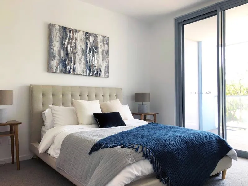 THREE BEDROOM APARTMENT WITH OCEAN AND PARK VIEWS!