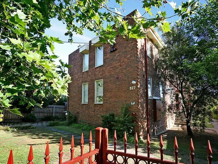 TWO BEDROOM APARTMENT CLOSE TO SHOPS AND TRANSPORT | HODGES CAULFIELD