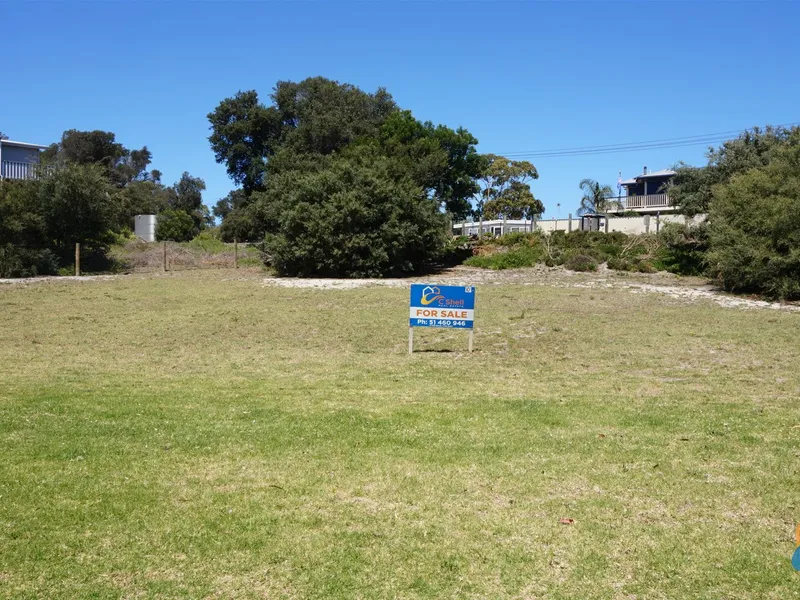 HUGE PARCEL OF LAND OFFERING LOADS OF POTENTIAL!