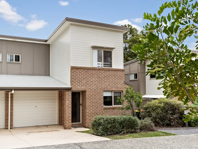 AMAZING QUALITY NEAR-NEW TOWNHOUSE