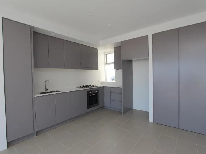 LUXURY ONE BEDROOM APARTMENT WITH LARGE ENTERTAINING BALCONY
