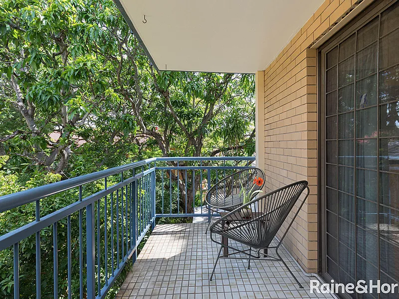 Renovated & private in an elevated, leafy street!