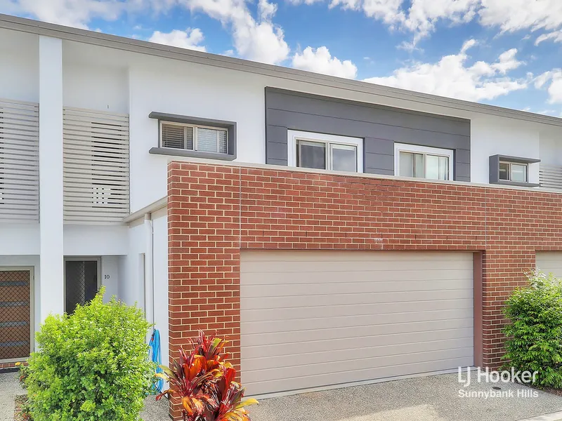 SPACIOUS & MODERN 3 BED TOWNHOUSE