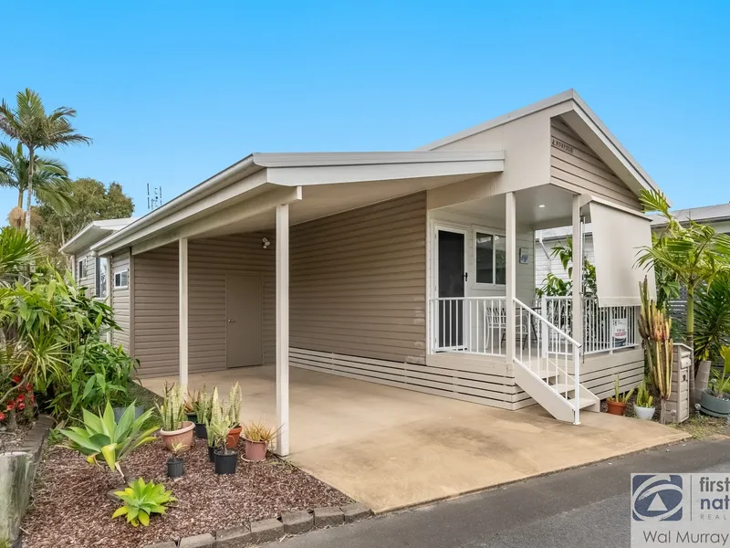 PRESENTS AS NEW - ONLY 6 YEARS OLD