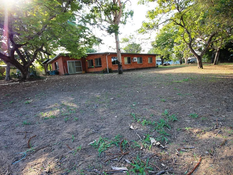 4 BED 1 BATH ON 2,385 m2 ~ 150m TO SCHOOL ~ ROOM TO MOVE