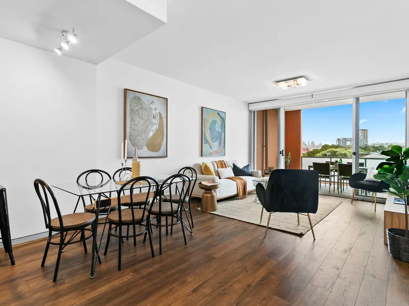 Tri-Level Skyhome with Incomparable CBD and District Views