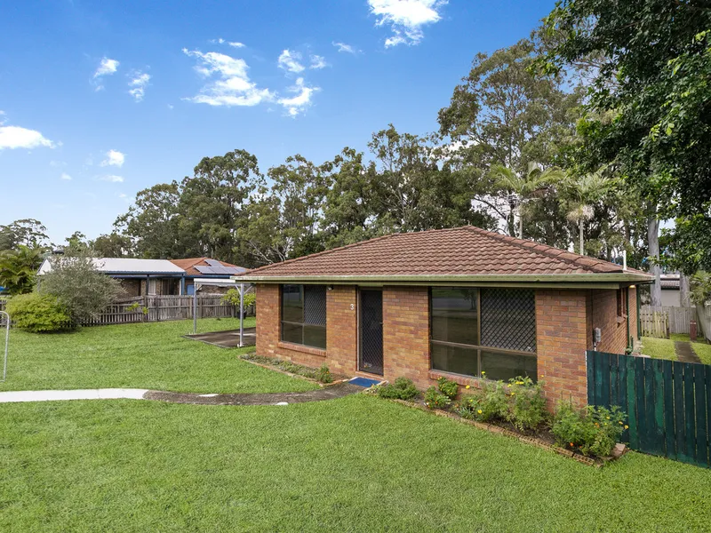 FANTASTIC HOME + LARGE BLOCK + SIDE ACCESS = OUTSTANDING VALUE!