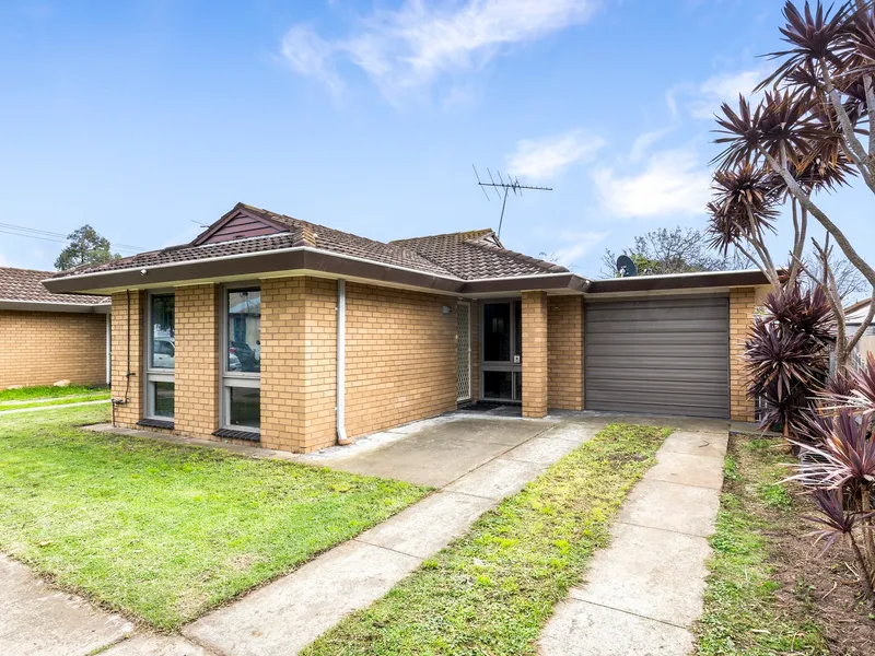 WALK TO THE WATERFRONT!