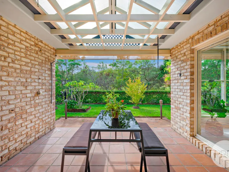 SINGLE LEVEL HOME BACKING ON TO GOLF COURSE!