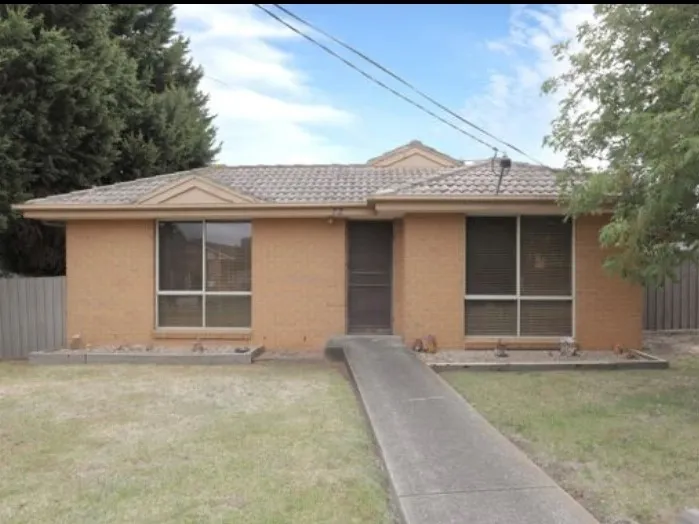 OPPORTUNITY KNOCKS CORNER BLOCK OF 605m2 !!